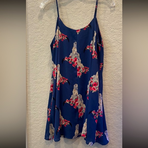 Altar’d State Woman’s Floral with Steer Print Shift Dress Size: Small Preloved - Picture 1 of 9